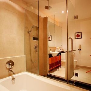 Deluxe Double Room Pool Access